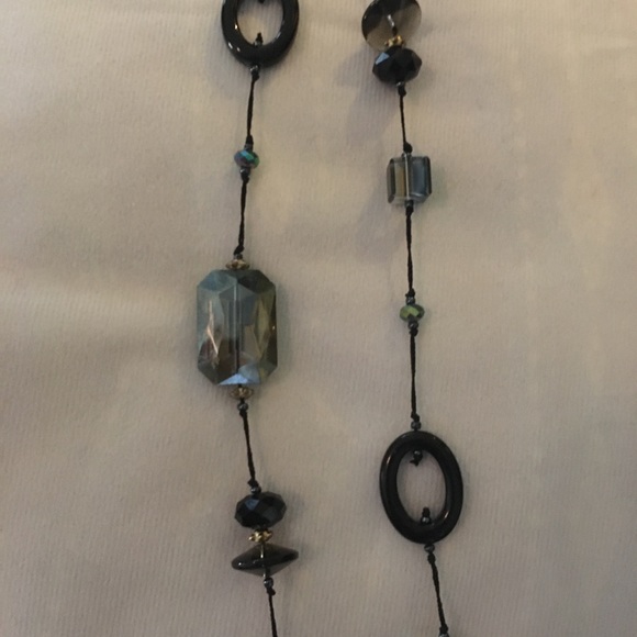 Stunning black and green beaded necklace - Picture 3 of 8